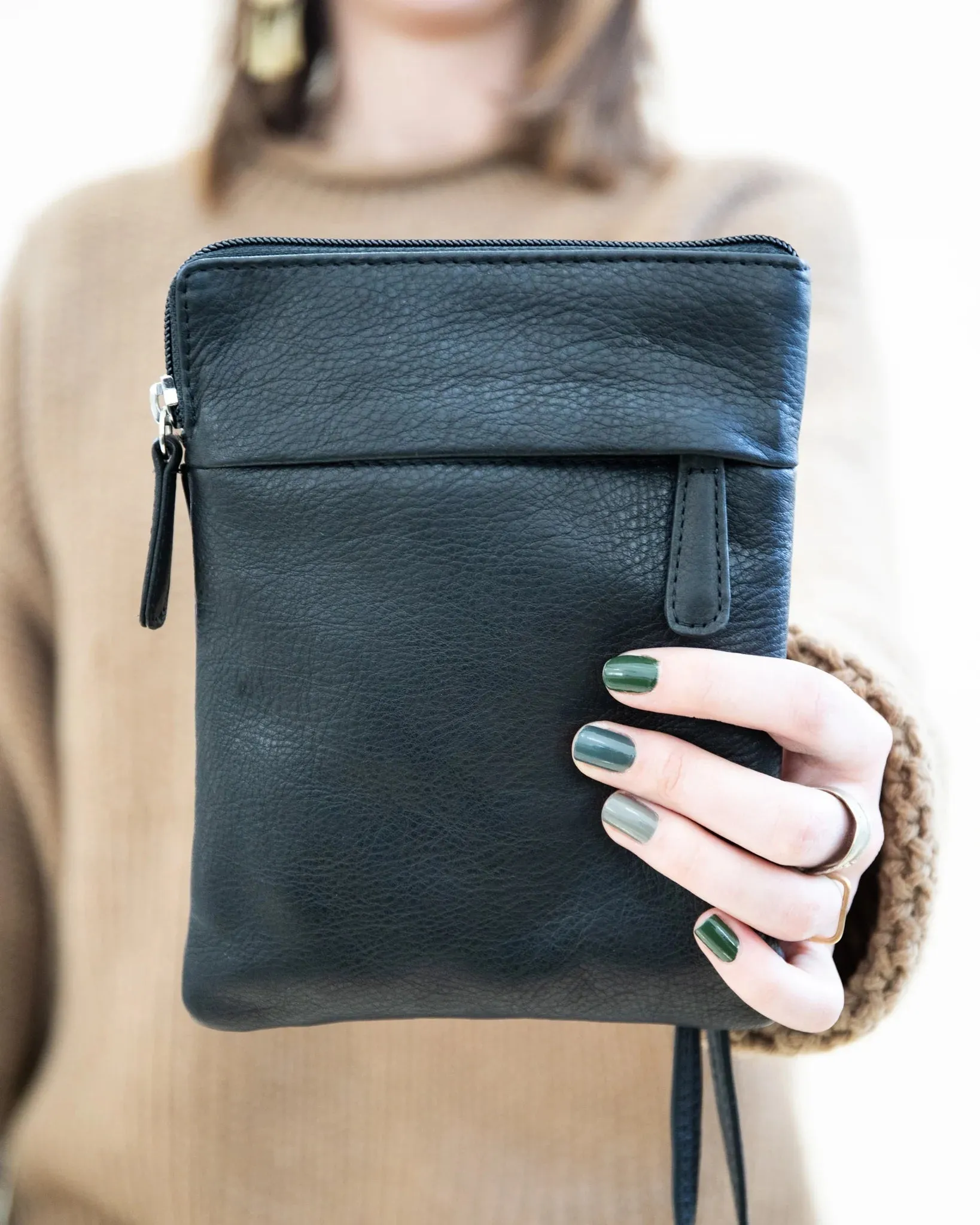 Osgoode Marley Ella Wearable Phone Pocket 4522