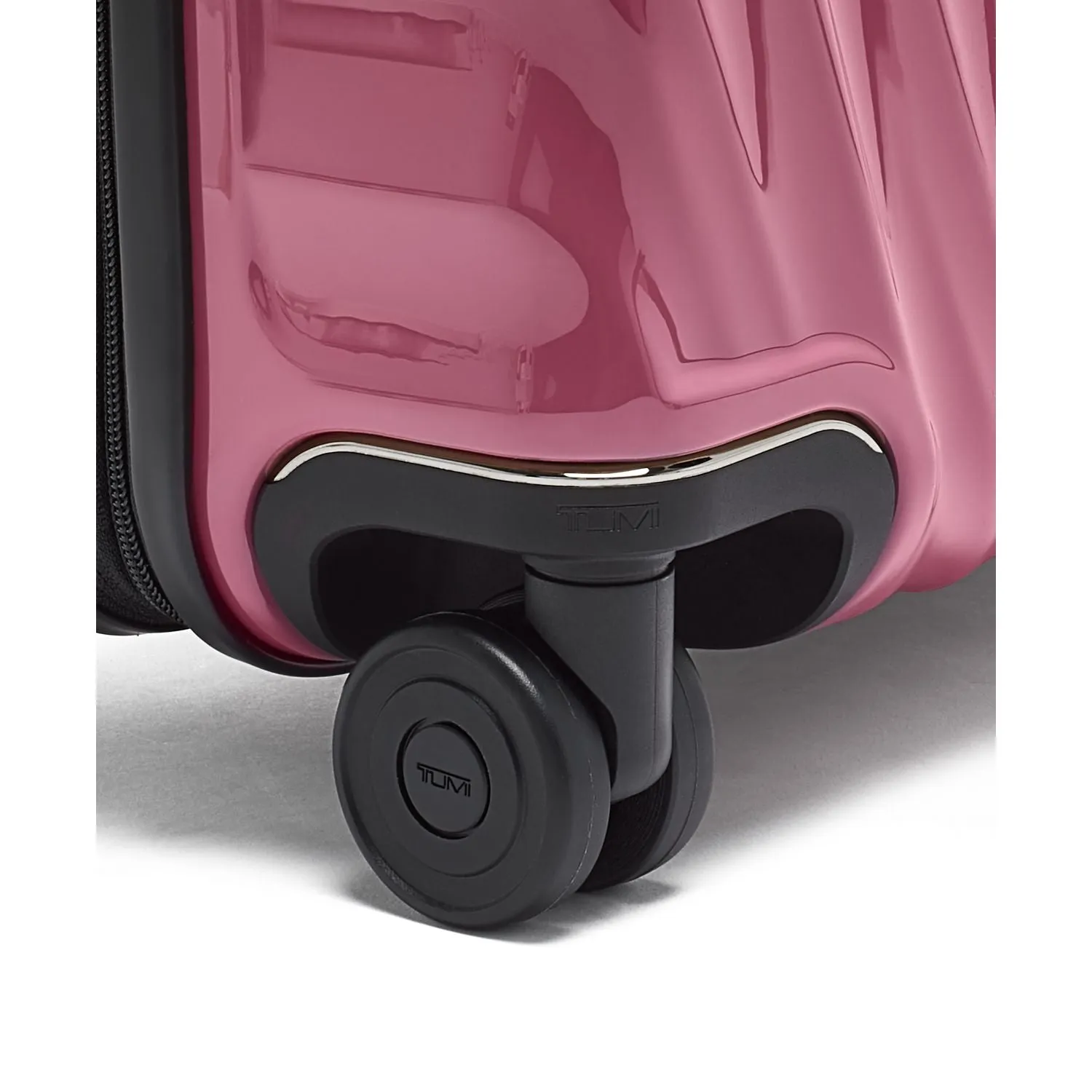 Tumi 19 Degree Continental Expandable 4-Wheel Carry-On