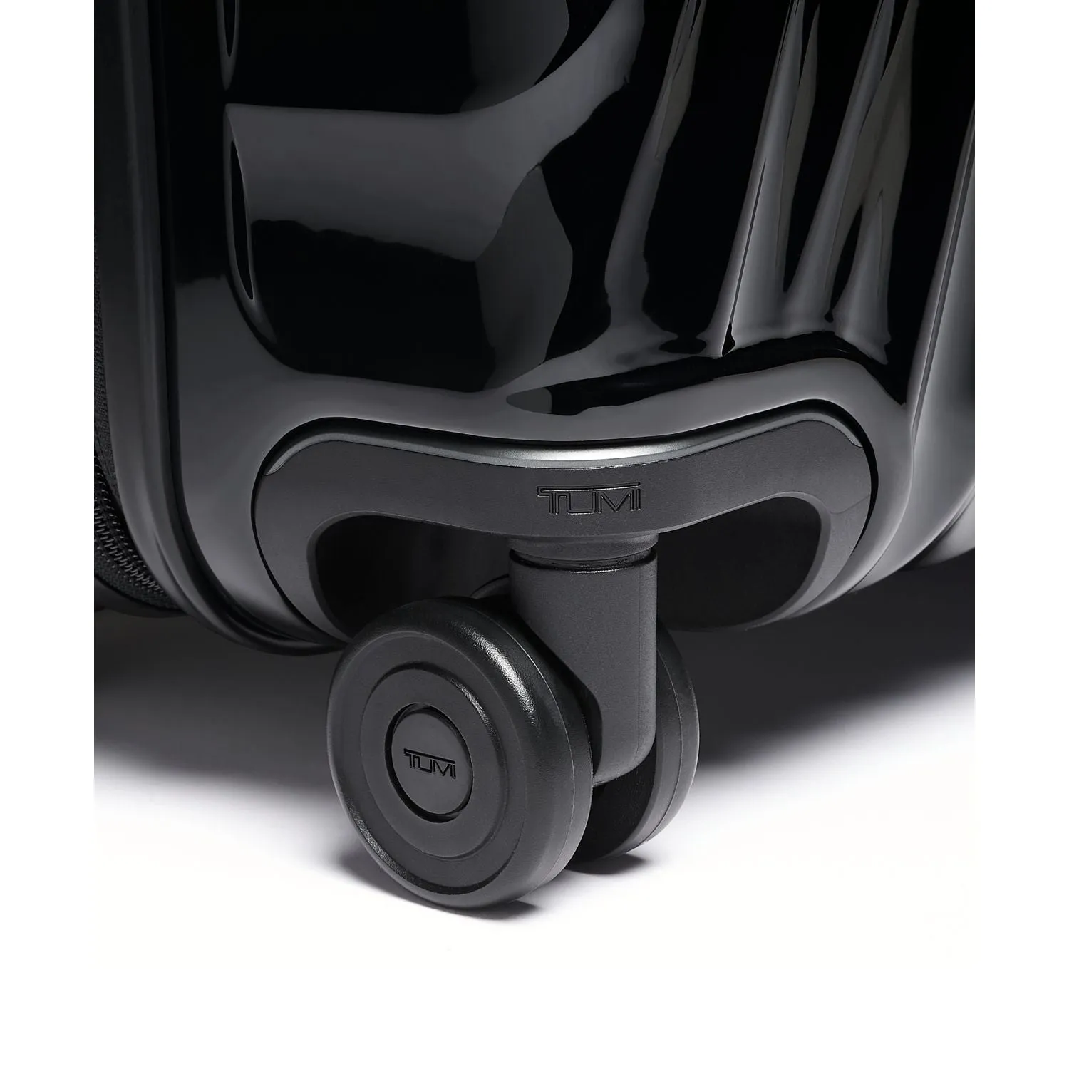 Tumi 19 Degree Continental Expandable 4-Wheel Carry-On